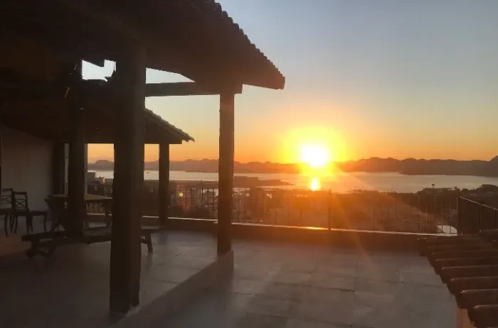 Casa em Santa Teresa com Piscina | 300m² | 6 Quartos