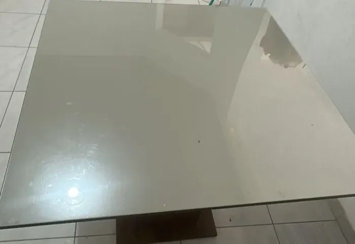 Mesa sem cadeiras!.