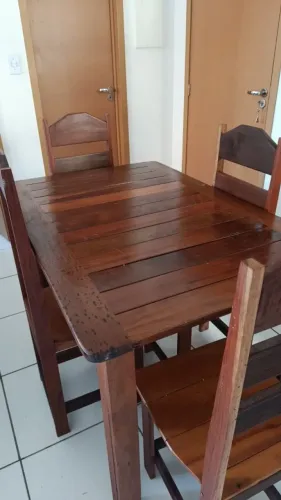 Mesa de Angelim pequena .