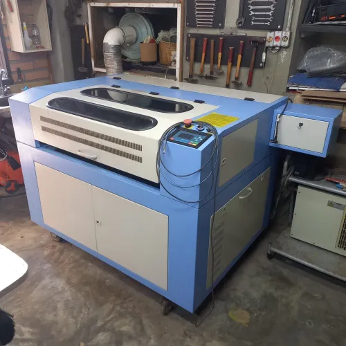 Máquina de Corte e Gravação a Laser