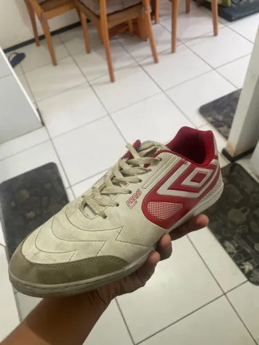 Chuteira umbro original