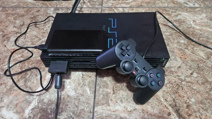 PlayStation 2 com mais de 100 jogos no HD.
