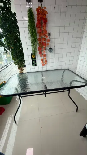 Mesa de vidro com 4 cadeiras 