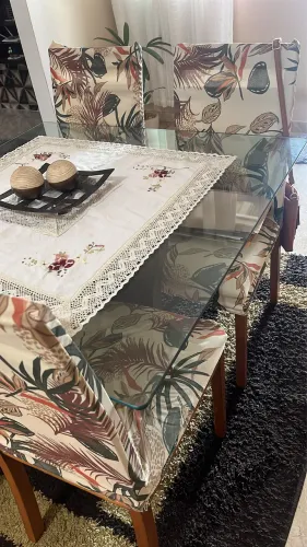 Vendo mesa com 4 cadeiras 