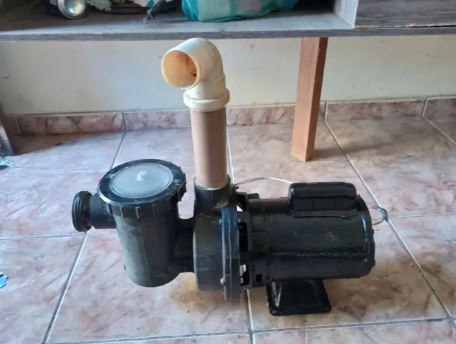 Vende essa bomba da água 3/4 usada por r$ 300 reais