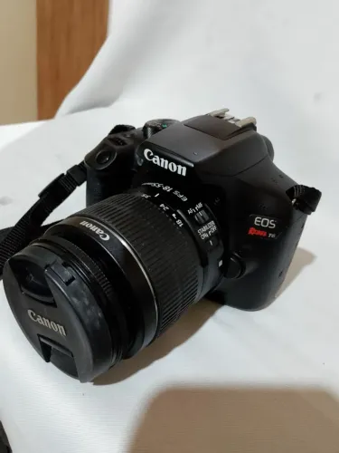 Máquina fotográfica Canon Rebel T6