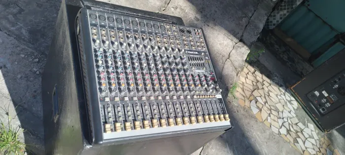 Mesa de audio profx18. R$1000. C. *