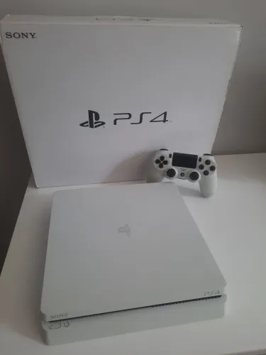 PS4 Slim branco na caixa