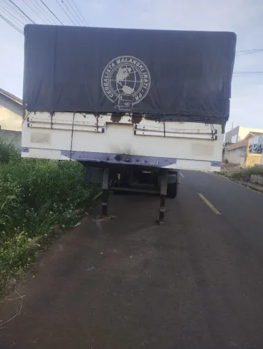 Carreta graneleira 3 eixos