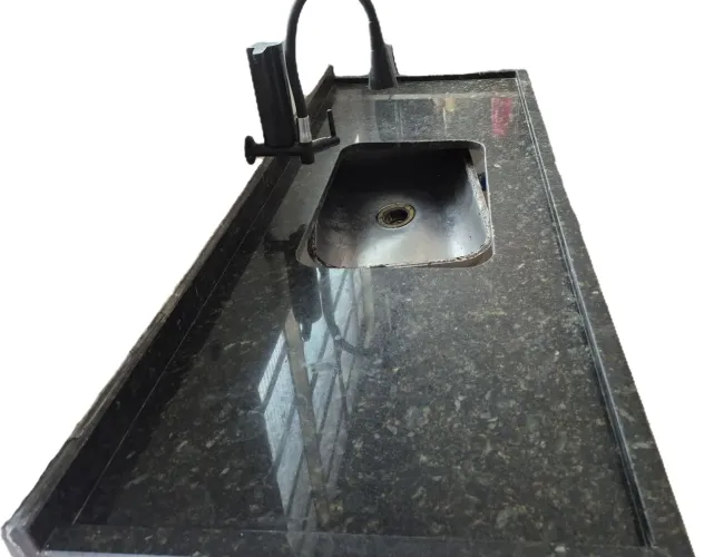 Bancada de Granito Preto 1,50m - Ótimo Estado - Pronta para Instalar