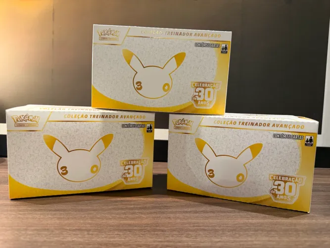 Pokémon 30 anos - Treinador Avançado (3 UNIDADES)