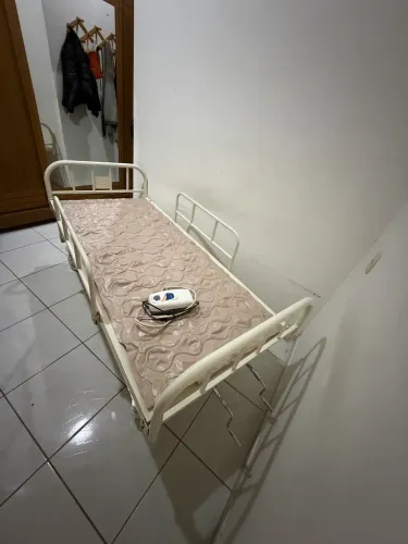 Cama hospitalar c/ colchão pneumático com motor