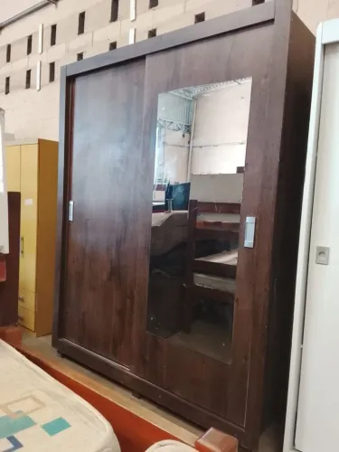 Guarda roupas com pés, USADO ENTREGA e MONTA dentro de Uberlândia MG