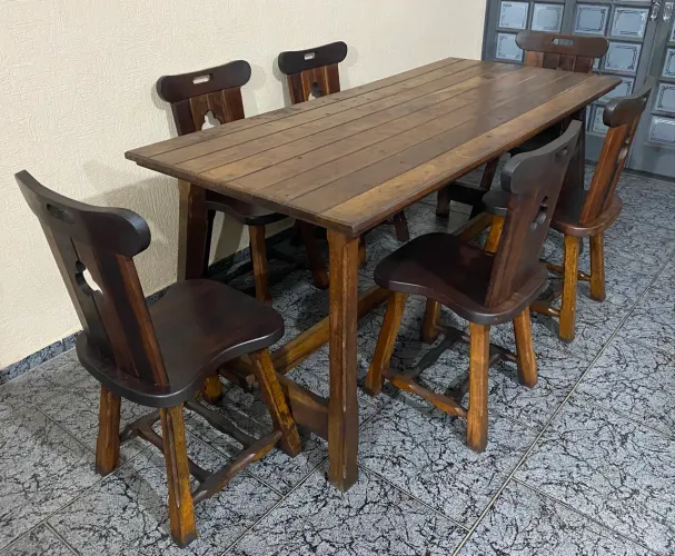 Mesa Rústica De Madeira Maciça Com 6 Cadeiras Trabalhadas (Muito Pesada)