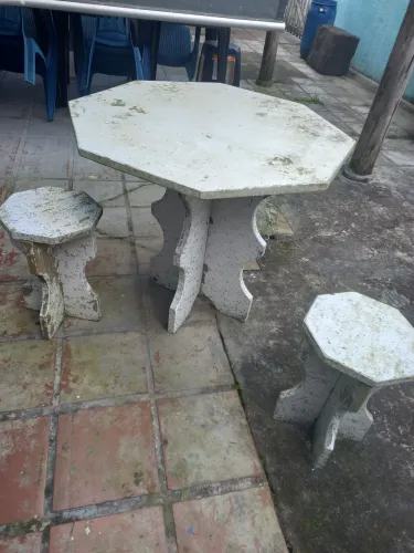 Jogo de mês e bancos de jardim !