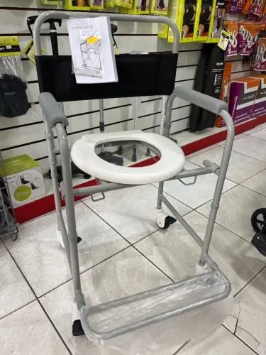 Cadeira de rodas higiênica D30