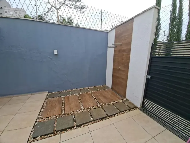 Sobrado para locação e venda com 119m² - 3 Quartos em Vila Areão - Taubaté - SP