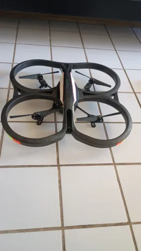 Drone Parrot AR.Drone 2.0 Power Edition com câmera HD black 2 baterias