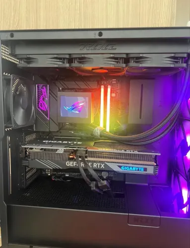 PC Gamer High-End RTX 4070 Ti + Ryzen 7 7800X3D | 32GB DDR5 7200MHz | 2TB | X670E-F