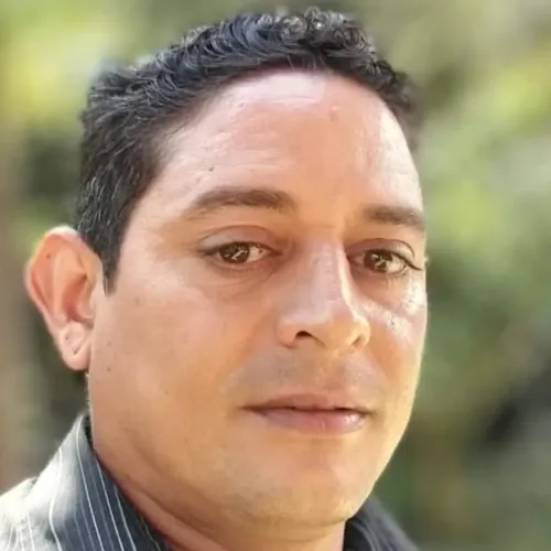 Faço trabalho de garçom em eventos e segurança,,,se precisar é só ligar...