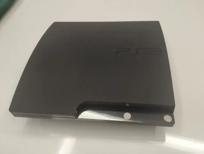 PS3 usado em ótimo estado apenas com defeito no cabo usb3, inclui jogos mídia física 