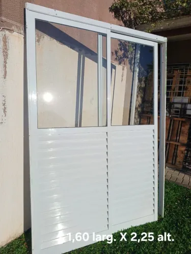 PORTA DE ALUMÍNIO COM VIDRO --- 1,60 Lar. X 2,25 Alt.