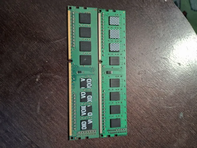 VENDO ou TROCO 2 PENTES DDR3 4 GB (CADA TOTAL DE 8 GB)