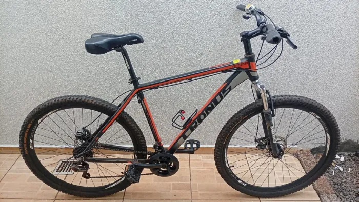 Bicicleta marca Cronus aro 29