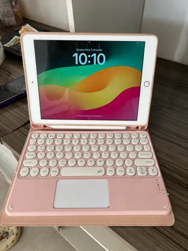 Vendo iPad 6 geração com capa teclado e caneta 