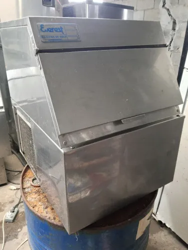 Máquina de gelo Everest 50kl dia