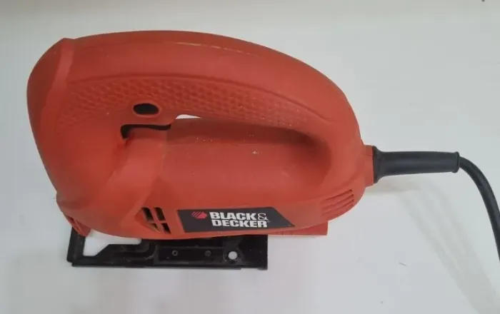 serra tico-tico Black & Decker