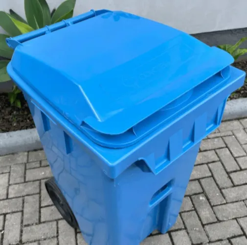Vendo contentor de lixo com rodas de 240 litros