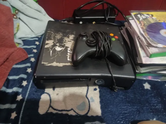 Vendo Xbox 360 desbloqueado tem uns 40 jogos vendo urgente desapego