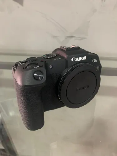 Câmera Canon EOS RP + carregador + 2 baterias