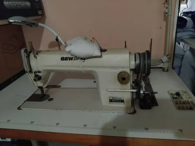 Máquina de costura industrial