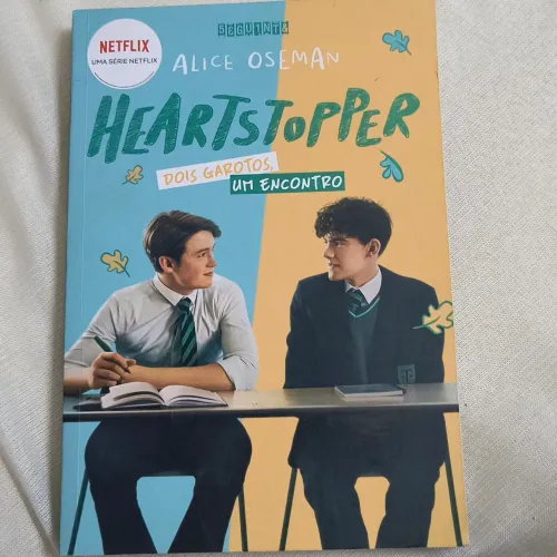 Livro heartstopper 1- Em perfeito estado