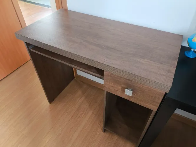 Escrivaninha com gaveta e porta teclado - muito resistente