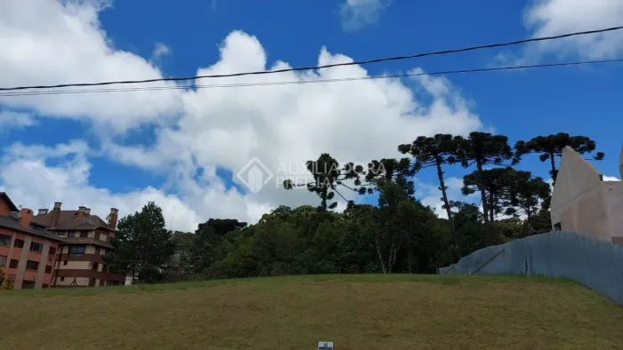 Terreno no condomínio Altos Pinheiros em Canela