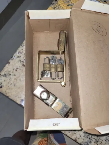 2 Trava para Portão + 3 cadeados pequenos