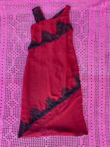 Vestido vermelho com renda