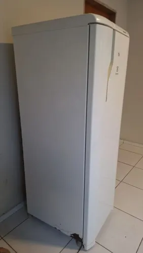 Geladeira Electrolux - RE31 240L (Seminova)