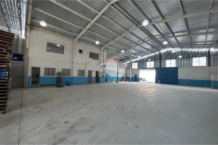 Galpão na Região Industrial ZUP 1 850 m² com Estrutura Completa em Capuava