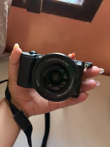 Camera Sony Alpha A5100 + Lente 16-50mm Mirrorless