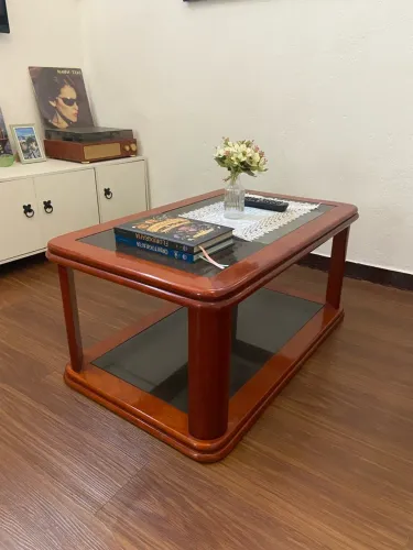 Mesa de centro de madeira e vidro