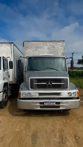 Caminhão 1620 baú mercedes