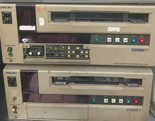 02 Videocassetes Betacam-SP UVW1400 e UVW1800