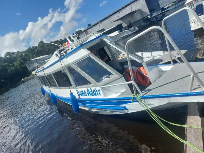 Lancha 200 hp Yamaha, 23 passageiros