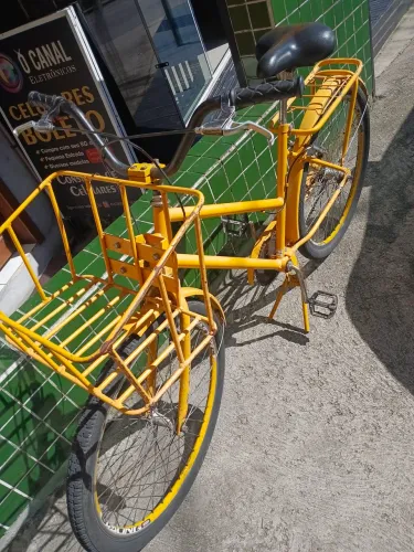 Vendo bicicleta semi cargueiro chamar no WhatsApp *