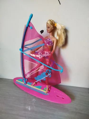 Barbie e prancha