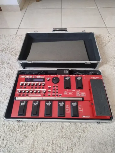 Vendo pedaleira Boss Gt 6B+ CASE